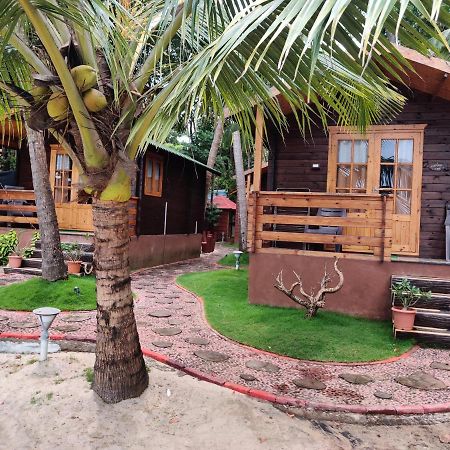 Breezywood Resort Mālvan Extérieur photo