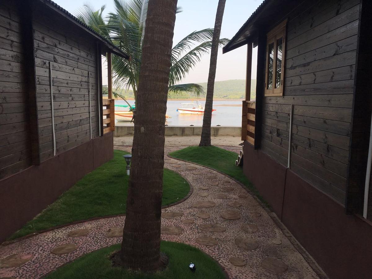 Breezywood Resort Mālvan Extérieur photo