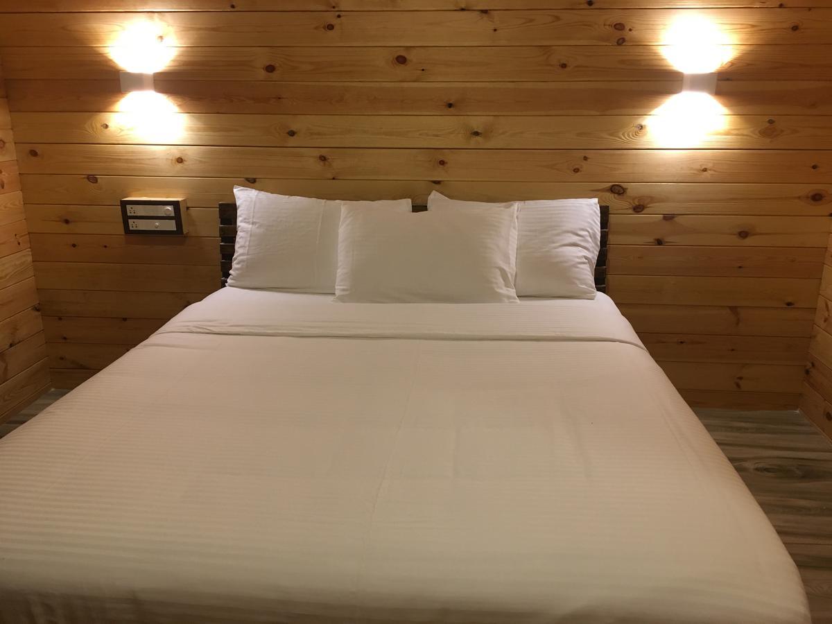Breezywood Resort Mālvan Extérieur photo